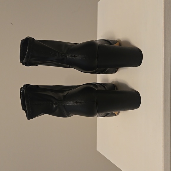 Boots - Picture 4 of 5